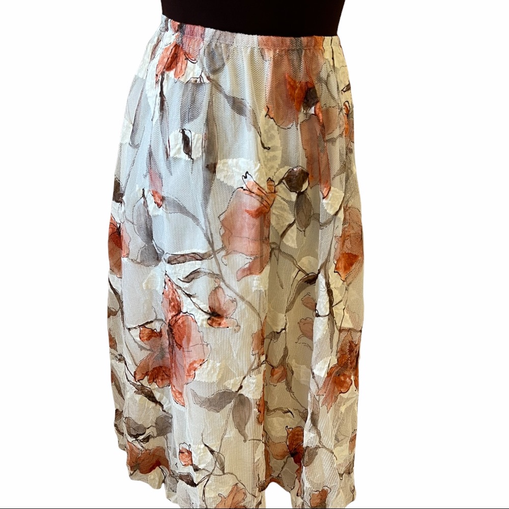 NWOT- ISDA & CO beautiful top designer lace skirt. Size M.